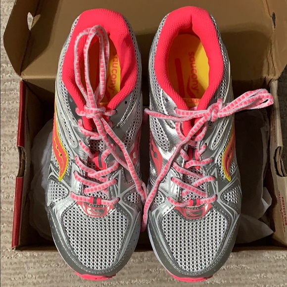 Saucony youth girls shoe SY45494 size 5.5W pink - Picture 2 of 7